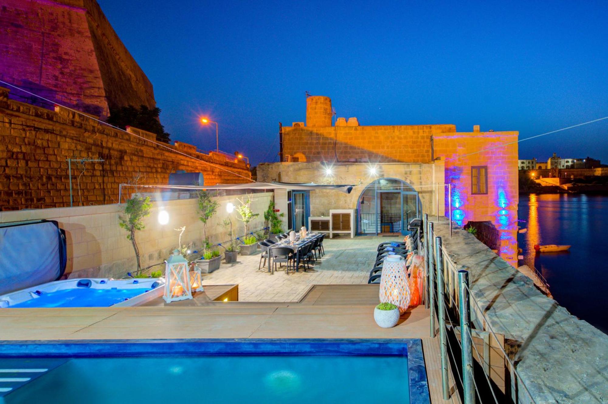 Valletta Waterfront Villa With Pool And Jacuzzi エクステリア 写真