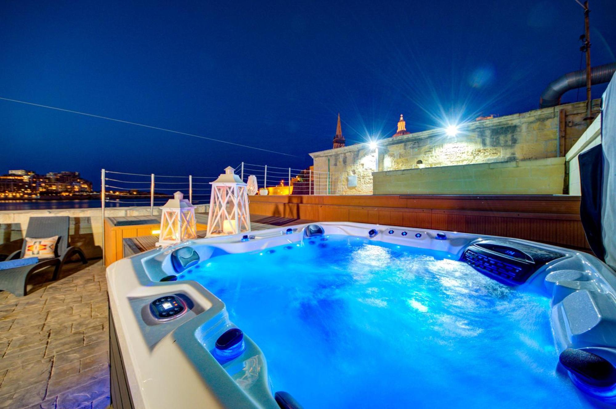 Valletta Waterfront Villa With Pool And Jacuzzi エクステリア 写真